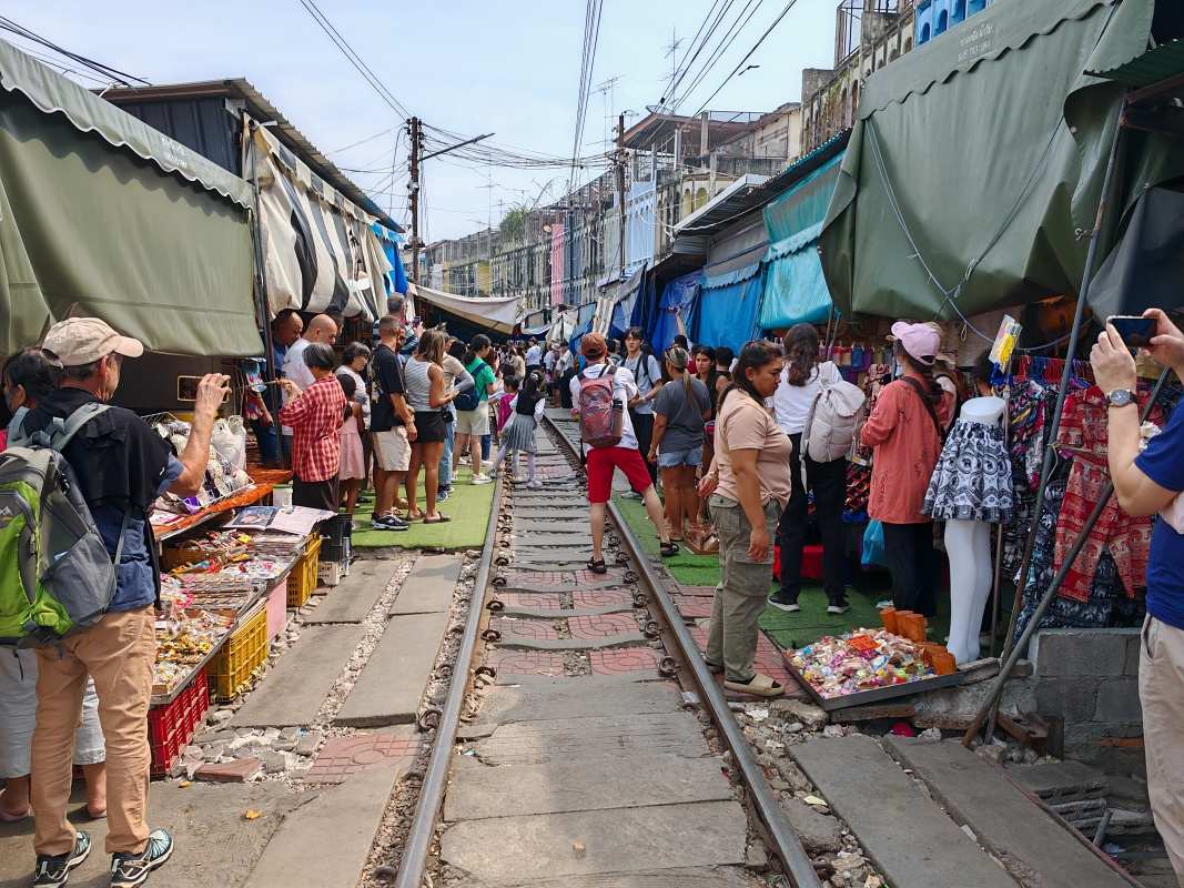 Maeklong Railway Market