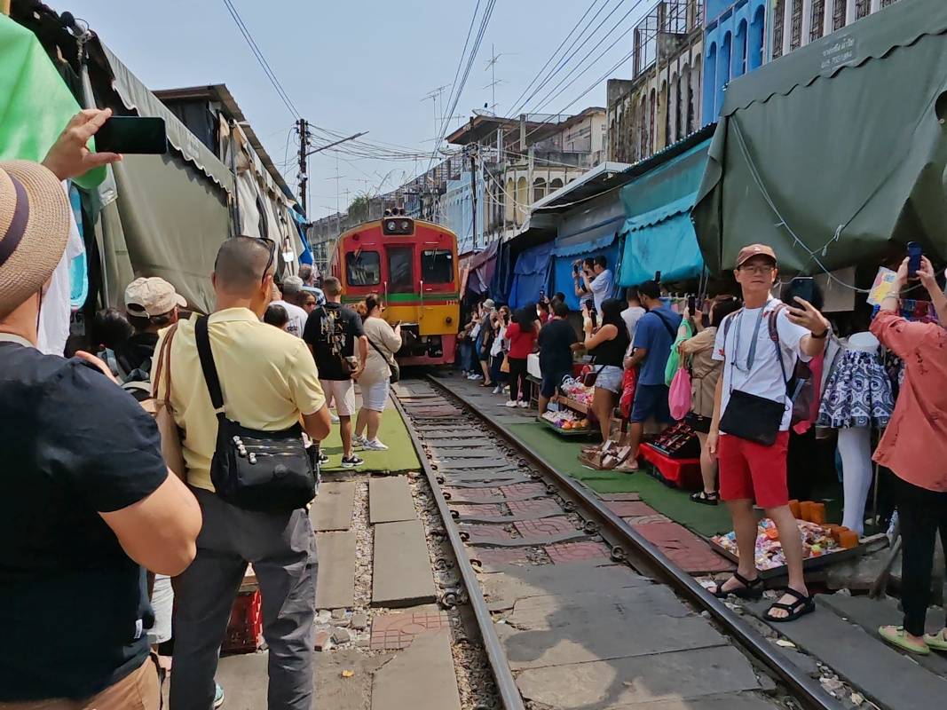 Maeklong Railway Market