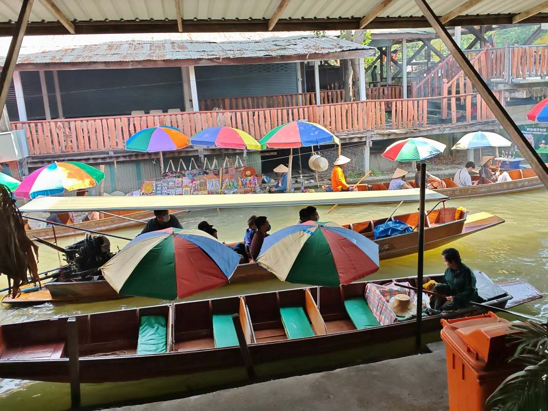 Damnoen Saduak Floating Market