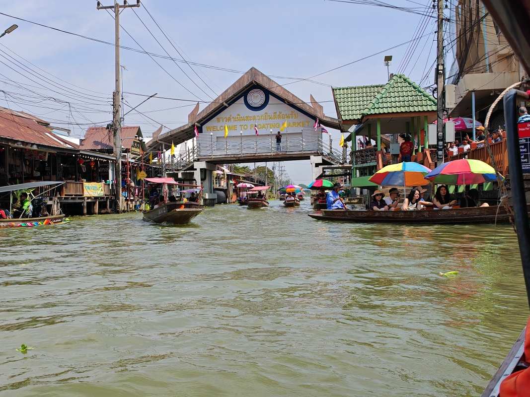 Damnoen Saduak Floating Market