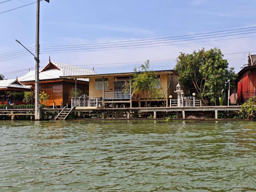 Damnoen Saduak Floating Market