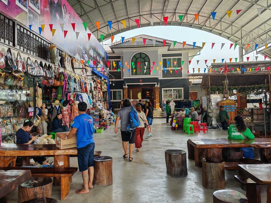 Opúšťame plávajúci trh