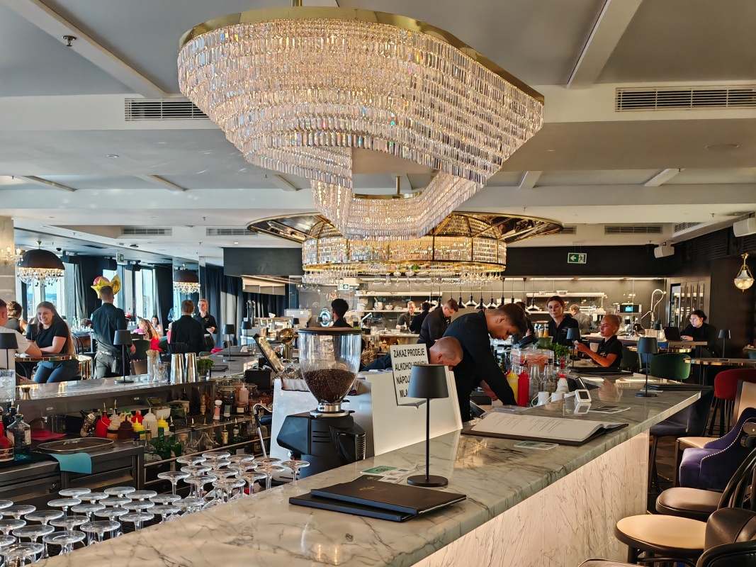 Fly Vista rooftop bar