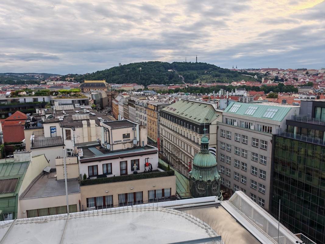 Výhľad zo strechy Fly Vista