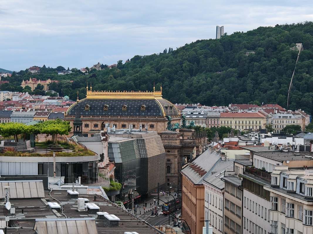 Výhľad zo strechy Fly Vista