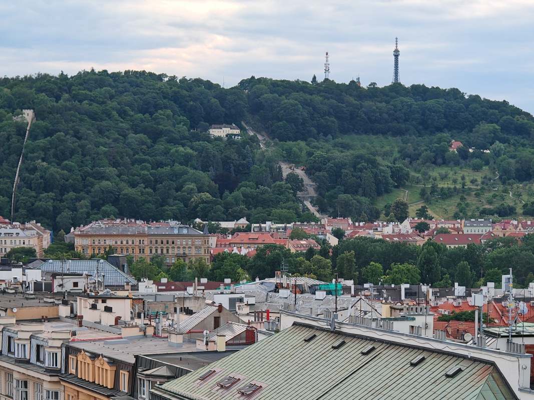 Výhľad zo strechy Fly Vista