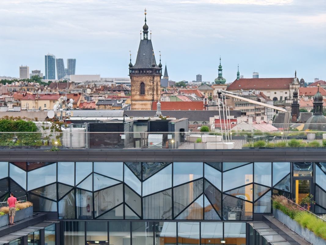 Výhľad zo strechy Fly Vista