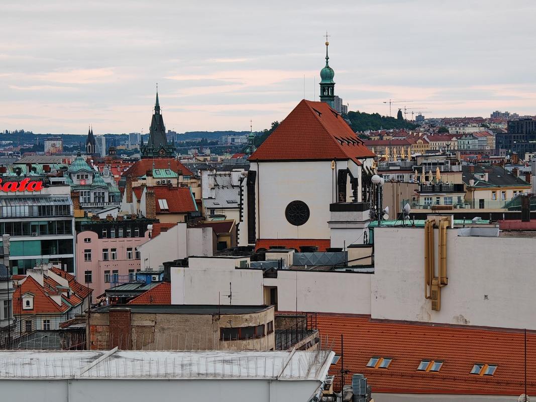 Výhľad zo strechy Fly Vista