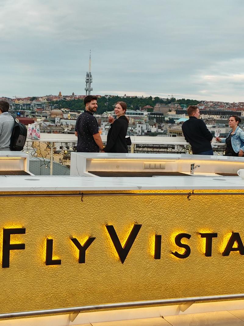 Práve zistili, že ich fotím :)