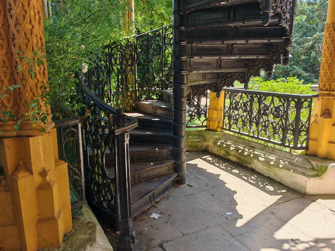 Zadná časť zámku