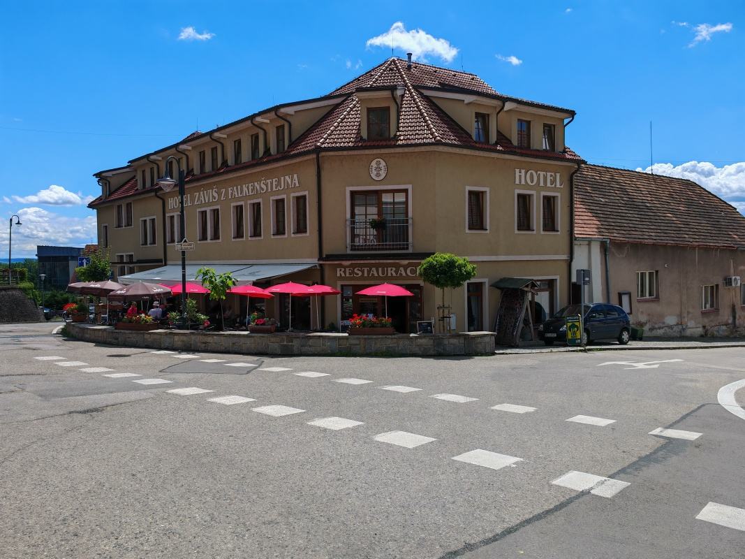 Tu sme sa najedli, napili ...