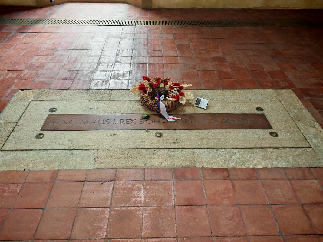 Kláštor sv. Anežky Českej, Kostol sv. Františka s hrobkou Václava I.