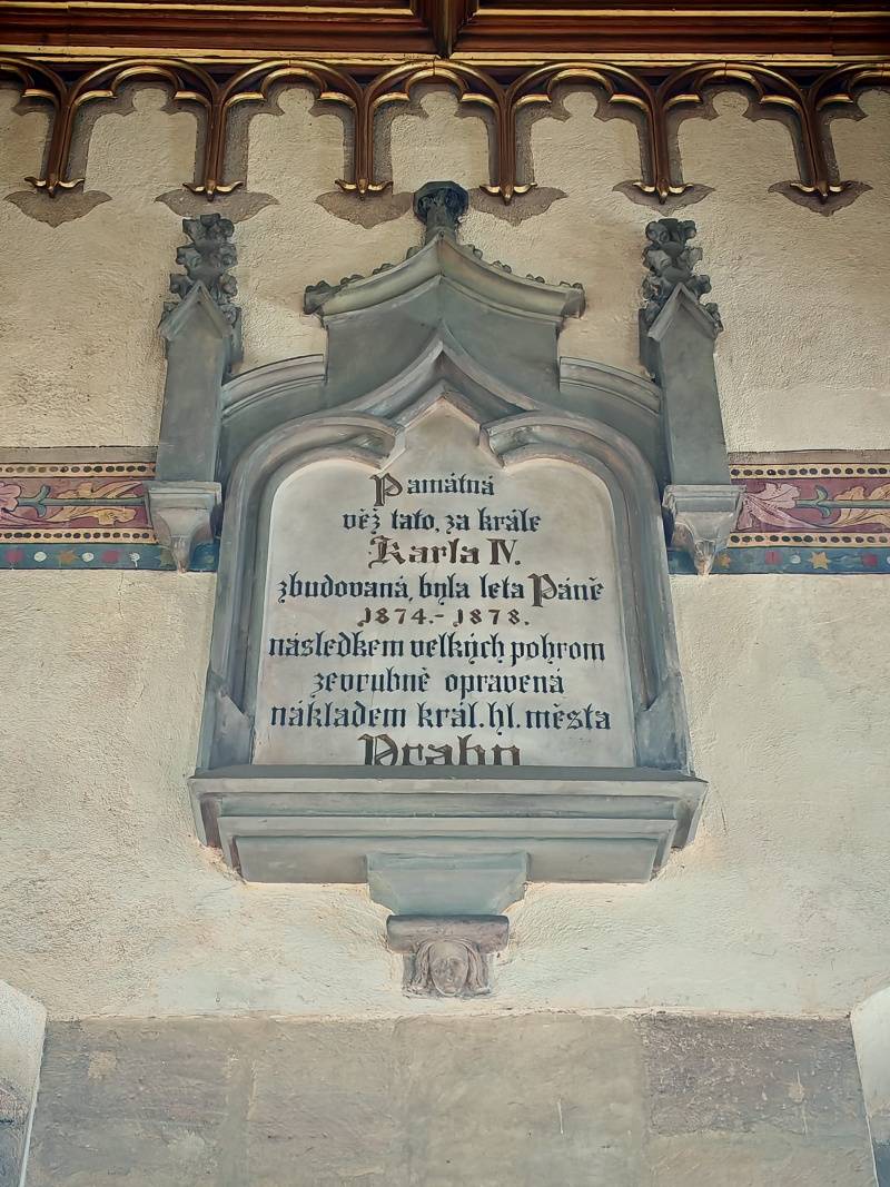 Staromestská mostecká veža, sála s mestskými znakmi pražských časttí