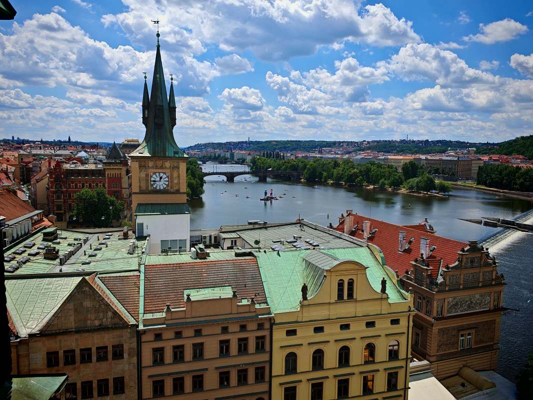 Staromestská mostecká veža, vyhliadka na Vltavu