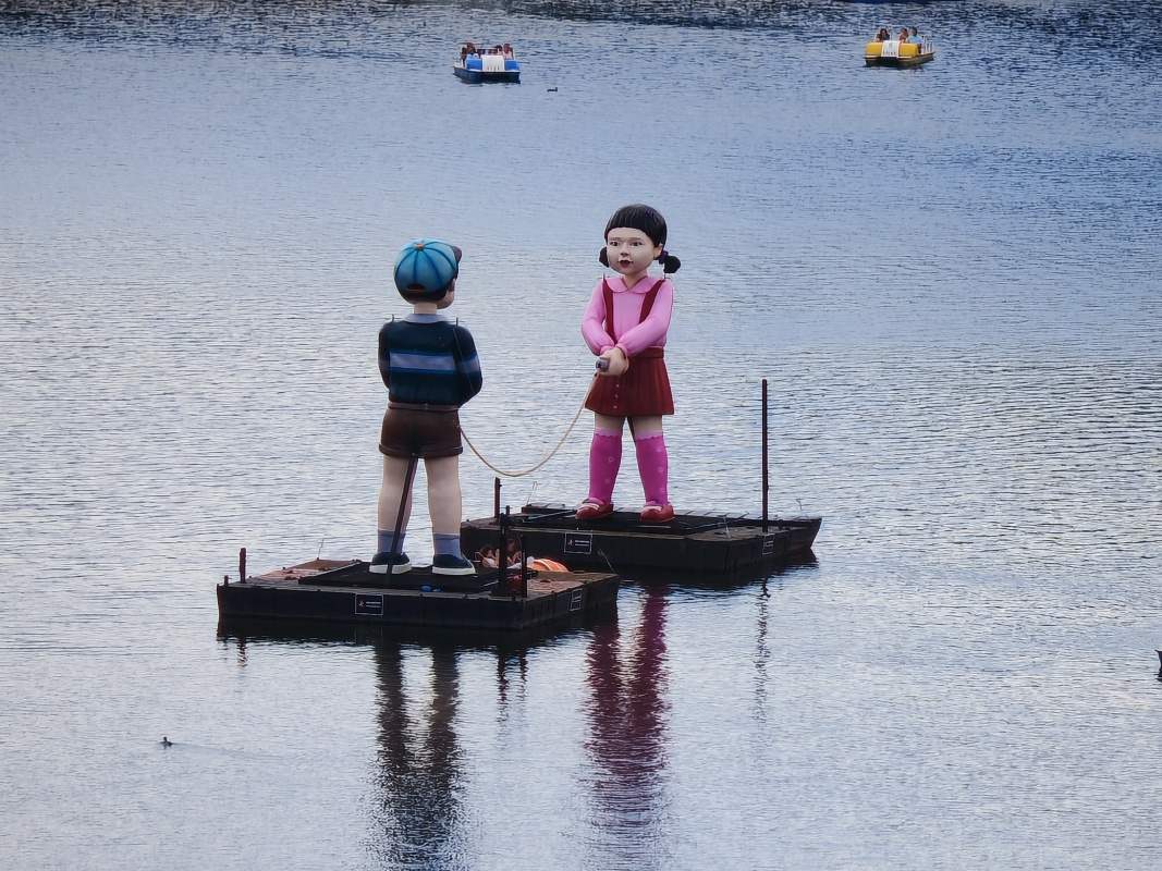 Staromestská mostecká veža, WAW, do Prahy prišiel Squid Game