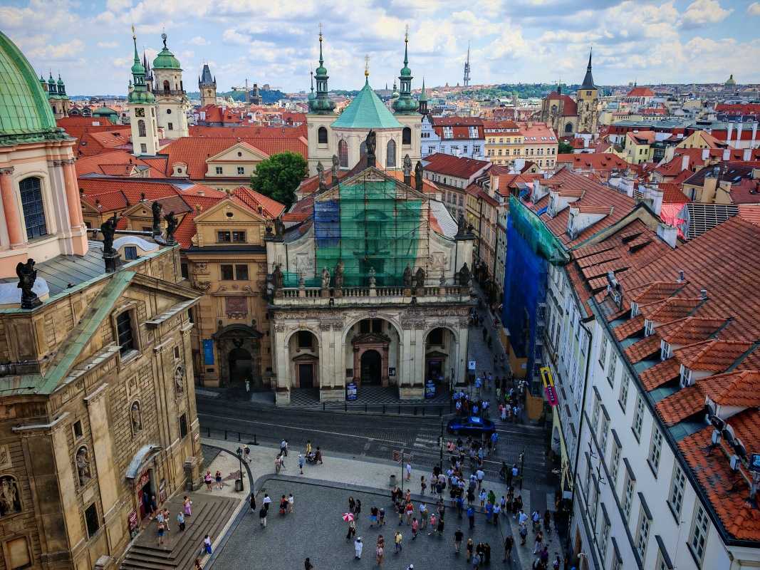 Staromestská mostecká veža, výhľad na Křižovnícke náměstí