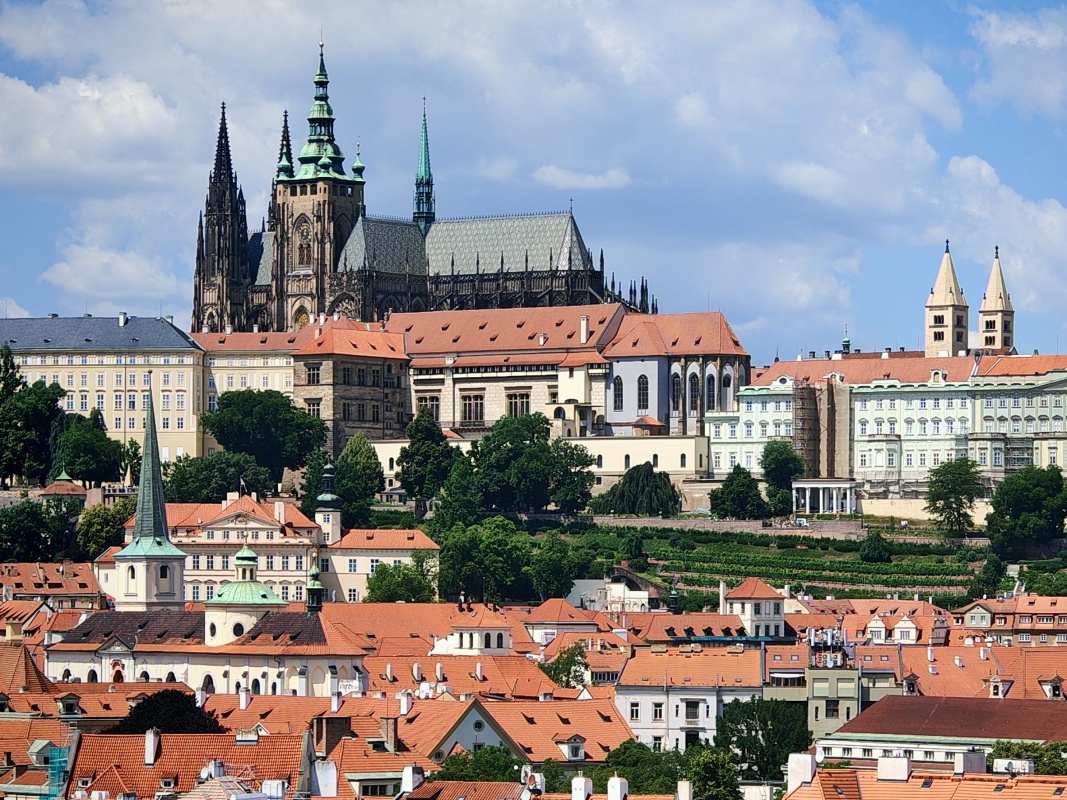 Staromestská mostecká veža, výhľad na Pražský hrad