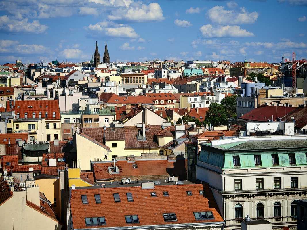 Veža Novomestskej radnice, Kostol svätej Ľudmily na Námestí Míru