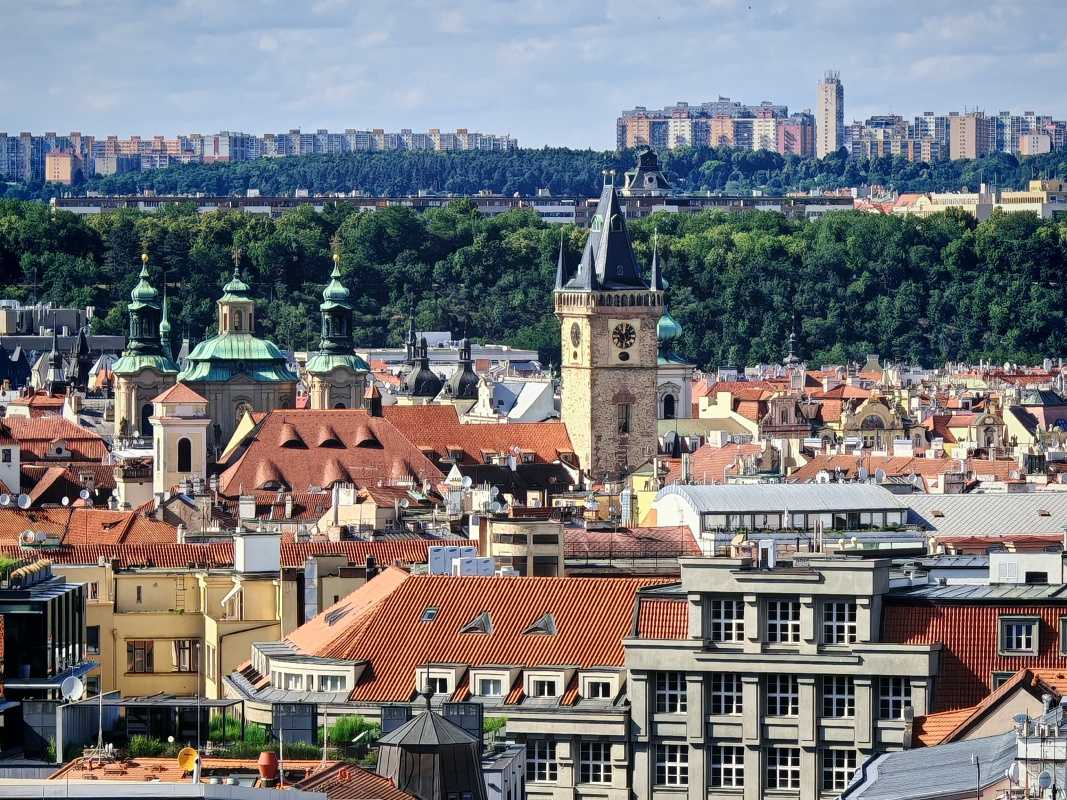 Veža Novomestskej radnice, Staromestská radnica a Kostol sv. Mikuláša v Starom Meste