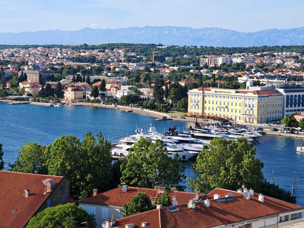 Veža kostola sv. Anastázie - Prístav a pevnina