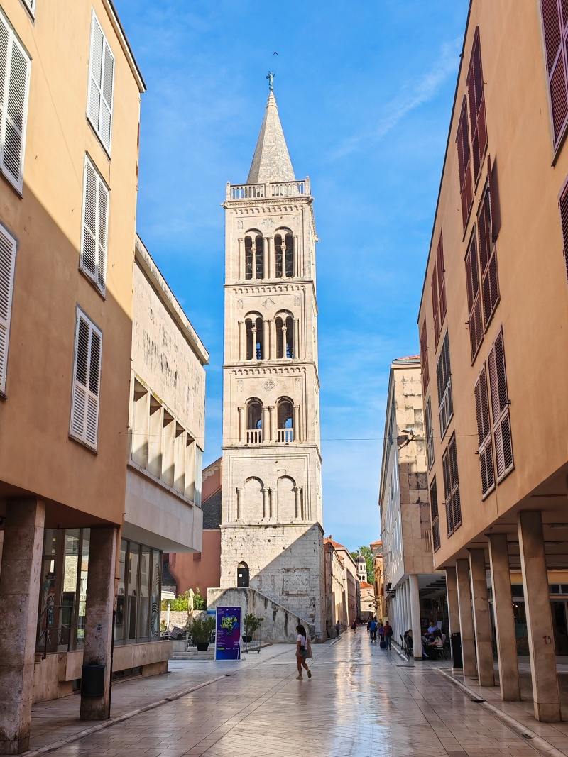 Široká ulica ráno