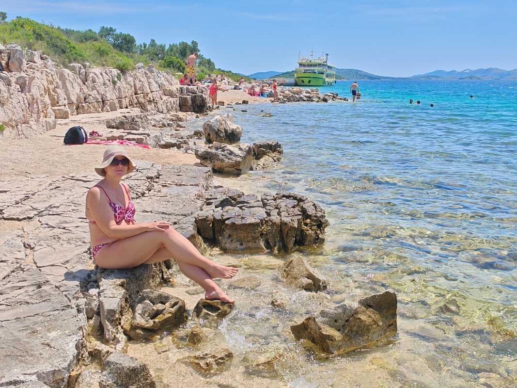 Ostrov Lavdara - a už sa aj my kúpeme ... skôr opaľujeme :D