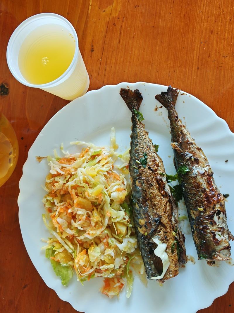 13:20, obed, boli makrely aj kuracie prsia, koľko kto vládal!