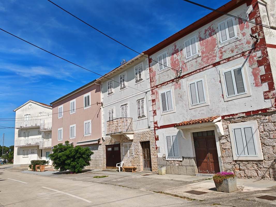 16:05, opúšťame Kukljicu