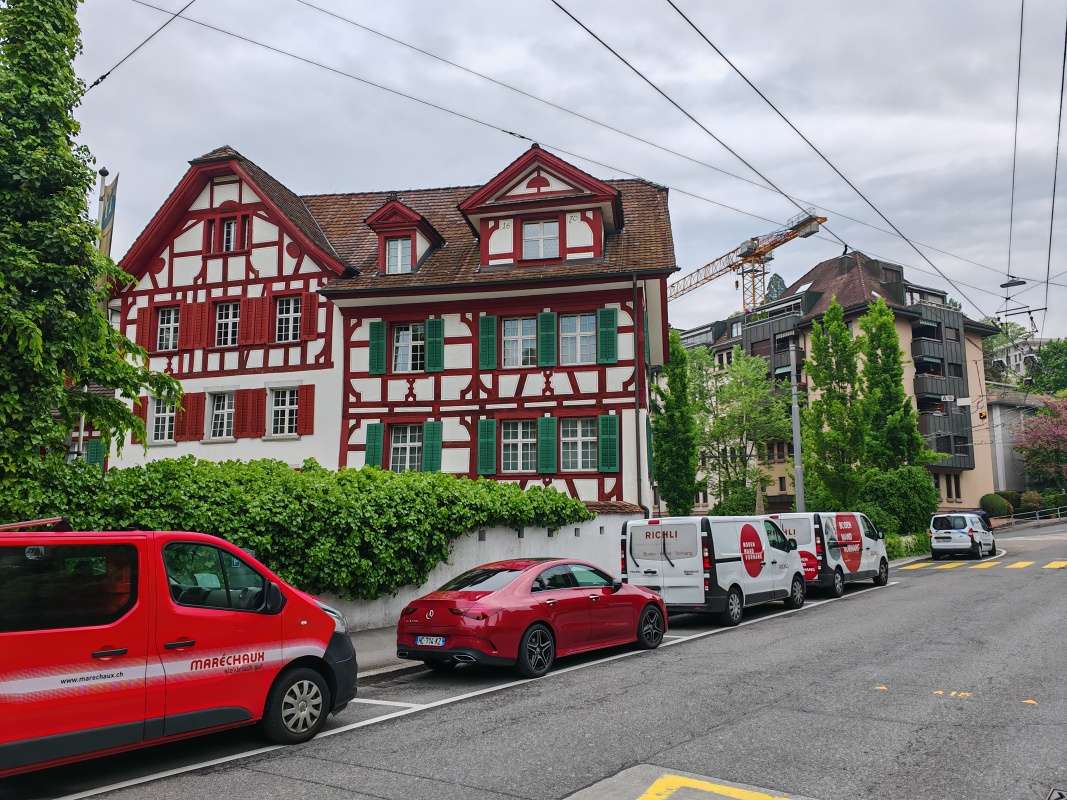 Tu začíname blúdiť ... správny smer bol rovno, išli sme do prava :(