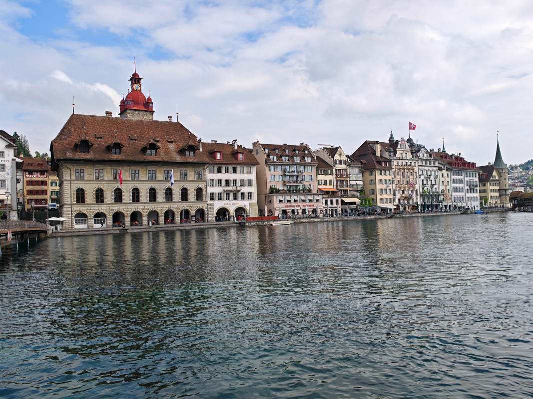 Nábreže s Radničnou vežou