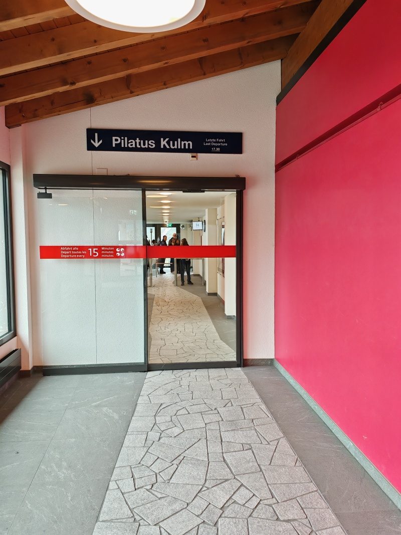 Prestupujem na Pilatus Kulm