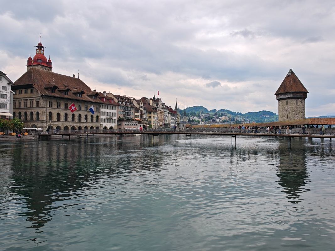 Kaplnkový most a Radnica