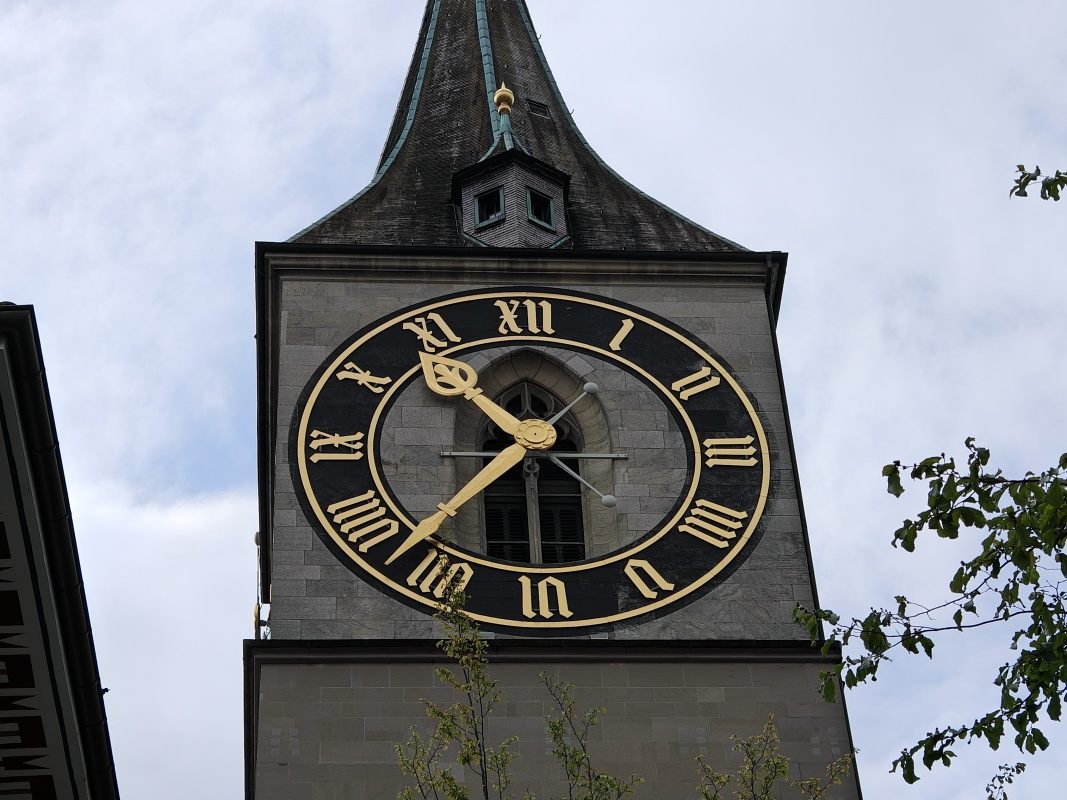 St. Peter Kirche - hodinové ručičky majú 5m