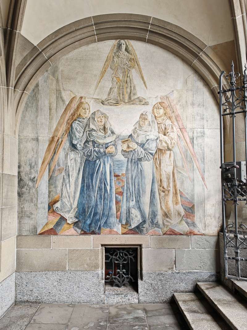 Fraumünster - dvor s legendou o zlatom jeleňovi