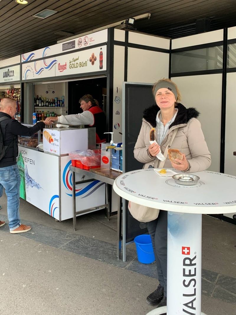 Dala som si würst - pečenú bielu klobásku, typické švajčiarske jedlo