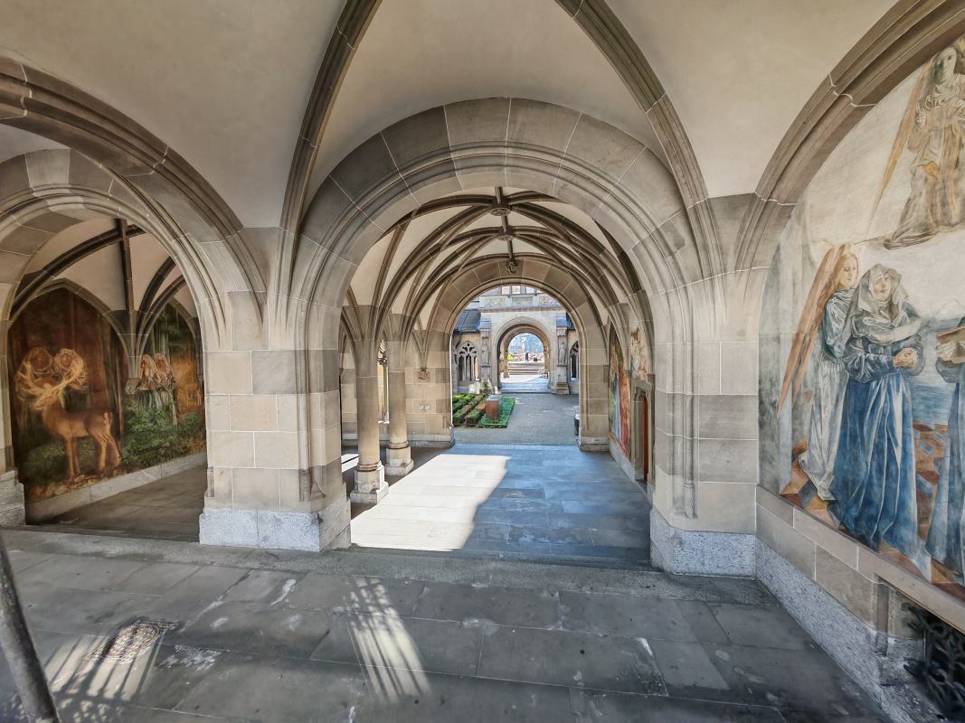 Fraumünster dvor s legendou o zlatom jeleňovi