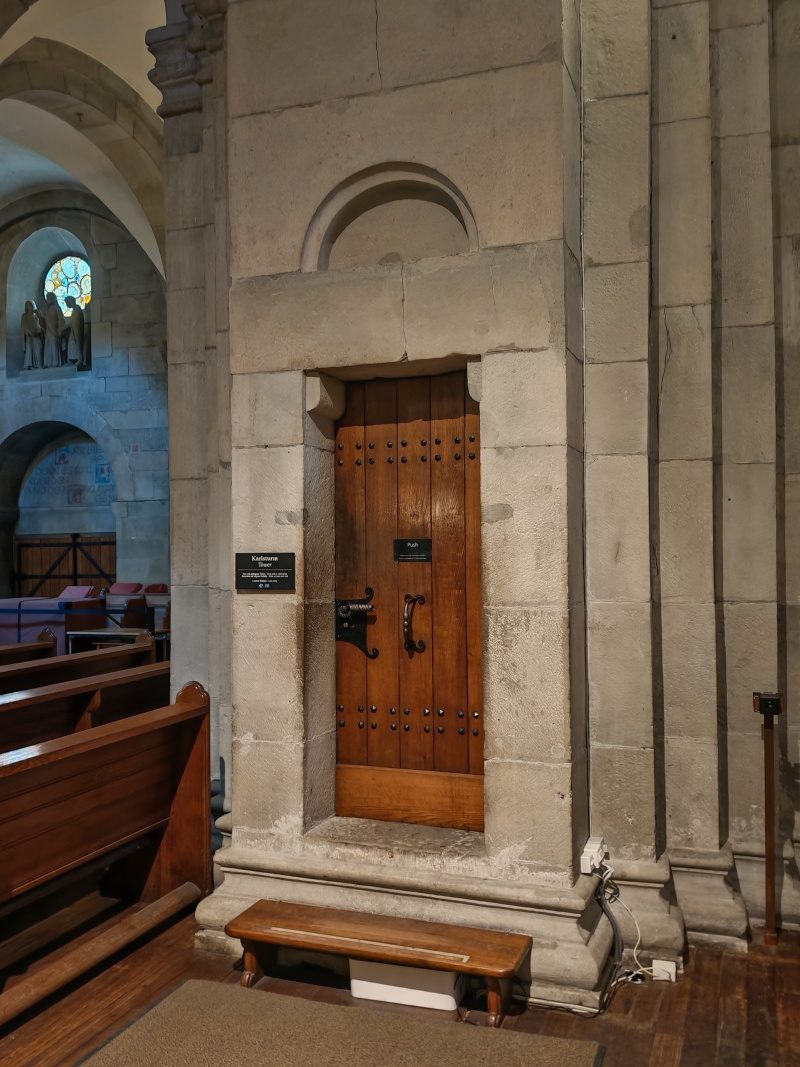 Grossmünster - dvere do veže