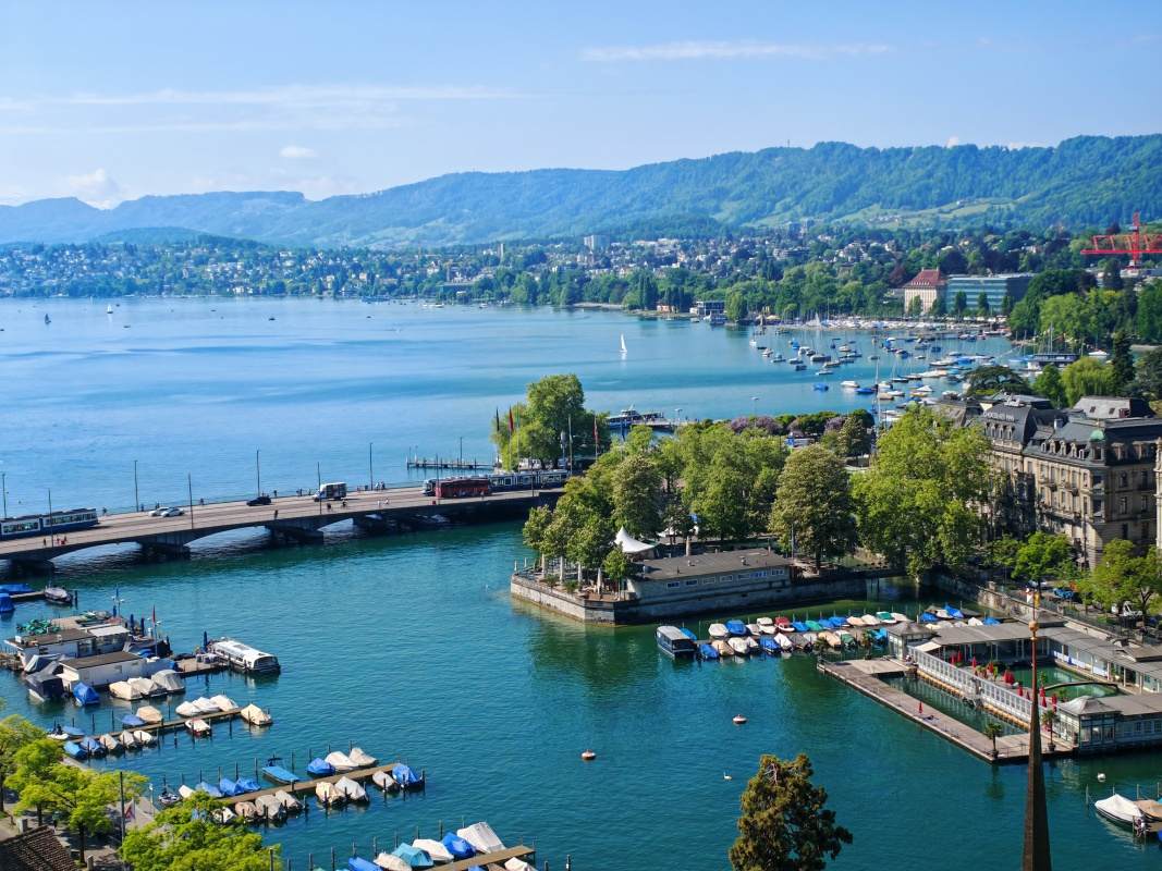 Výhľad z Grossmünster veže - Zürišské jazero a prístav
