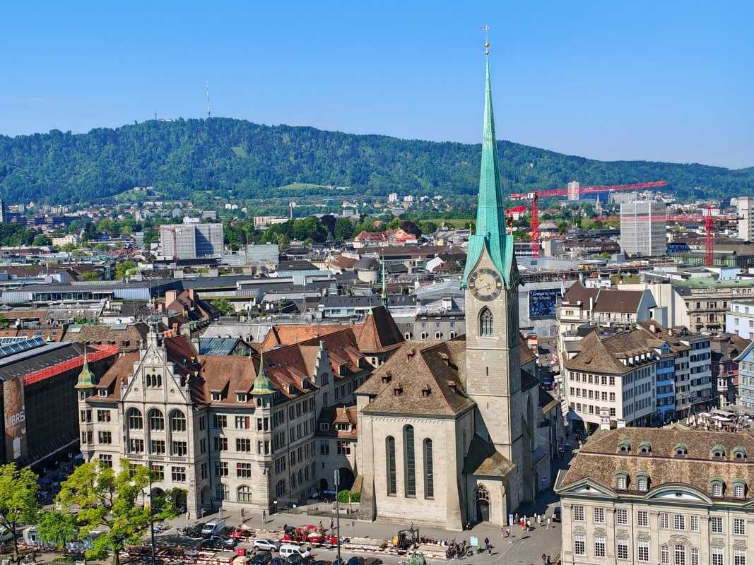 Výhľad z Grossmünster veže - Fraumünster
