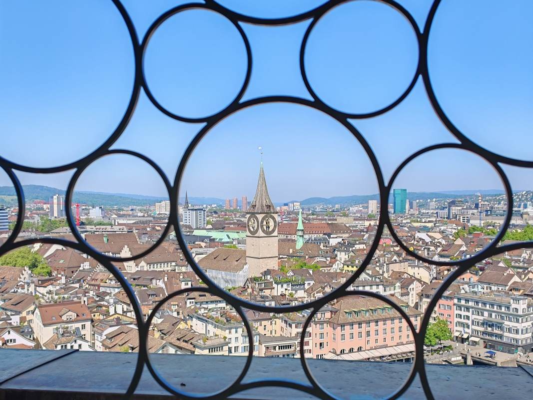 Výhľad z Grossmünster veže - Kostol sv. Petra