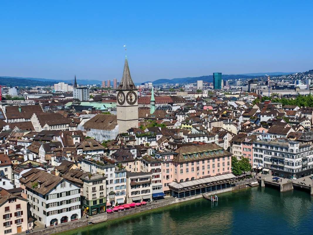 Výhľad z Grossmünster veže - Kostol sv. Petra