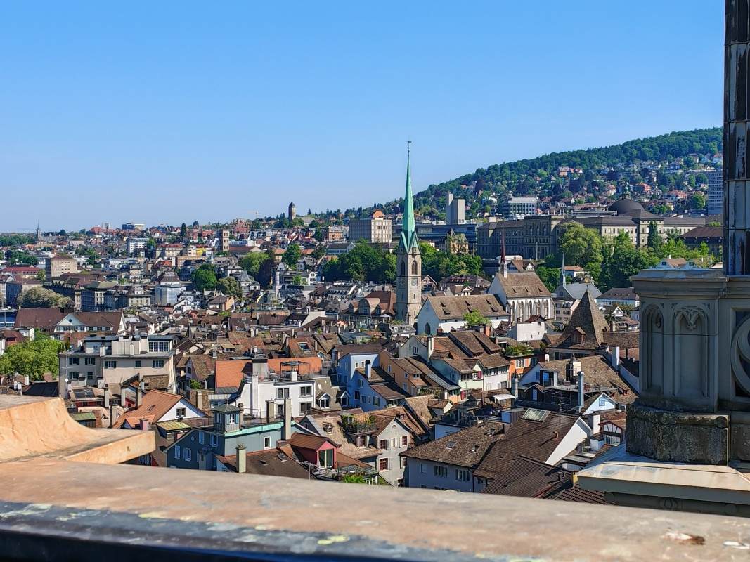 Výhľad z Grossmünster veže - Predigerkirche