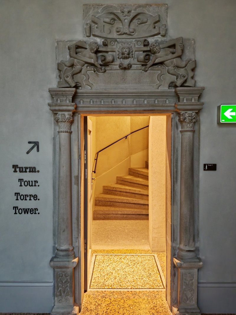 Landesmuseum - idem do veže