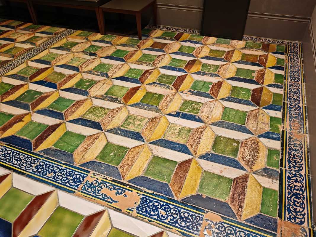 Landesmuseum - podlaha ďalšej veže, Lichthof Atrium