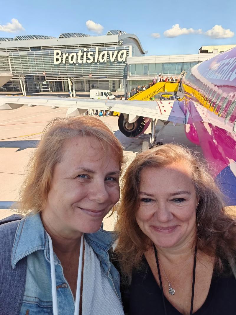 9:40, odlietame z Bratislavy