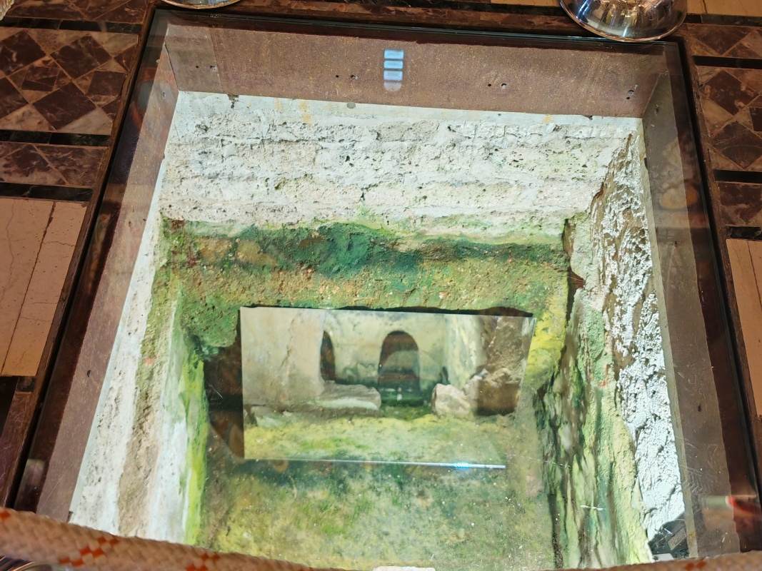 Kostol sv. Klementa Ohridského a Panteleimona, krypta sv. Klementa