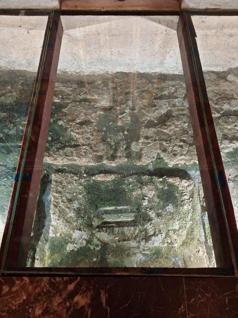 Kostol sv. Klementa Ohridského a Panteleimona, hrobka sv. Klementa
