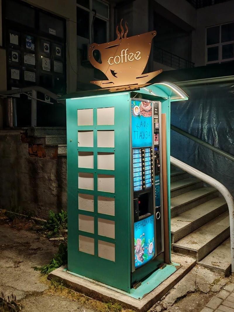 21:50, automat na kávu ... a konečne ideme do postele