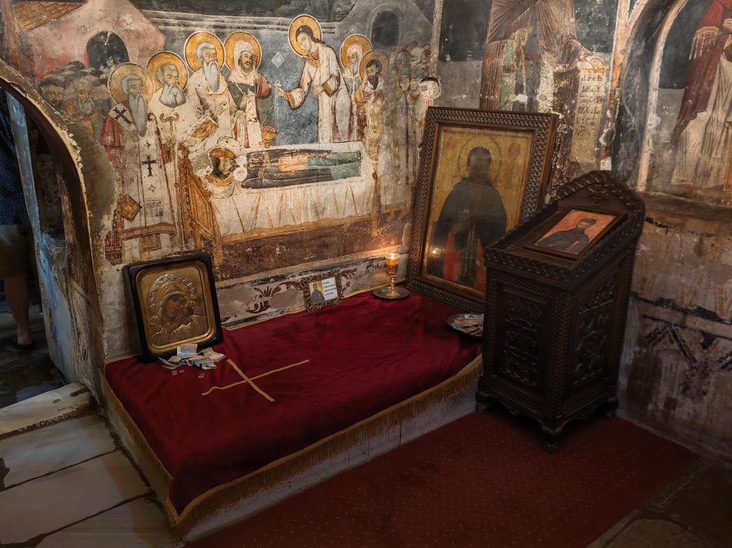 Kláštor sv. Nauma, starý kostol, hrobka sv. Nauma