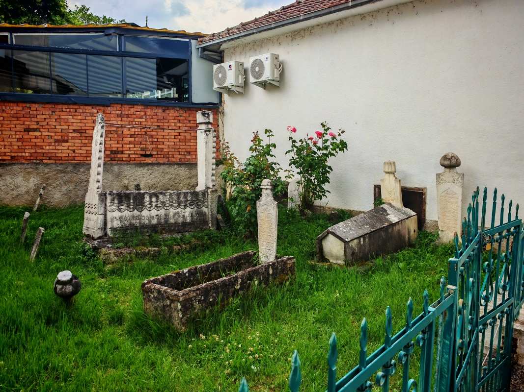 Mešita Zeynel Abedin Pašu s cintorínom